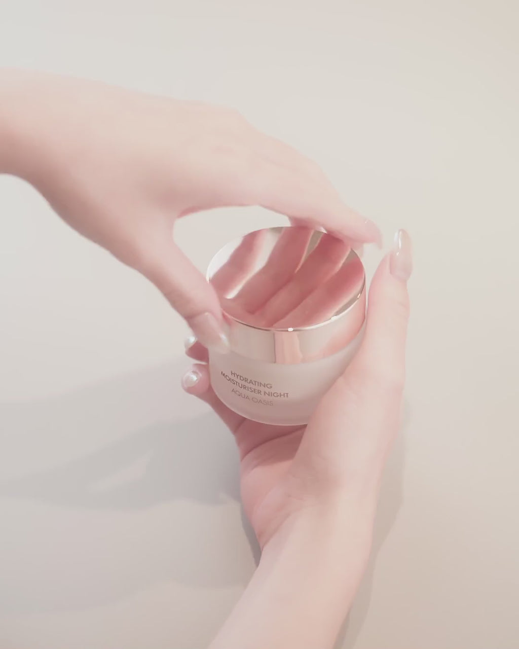 Hydrating Moisturiser Night video